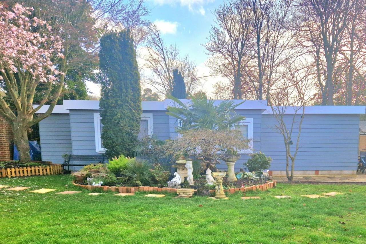 1 Bed Cottage-Museum View-Garden-Free Parking Weybridge Bagian luar foto
