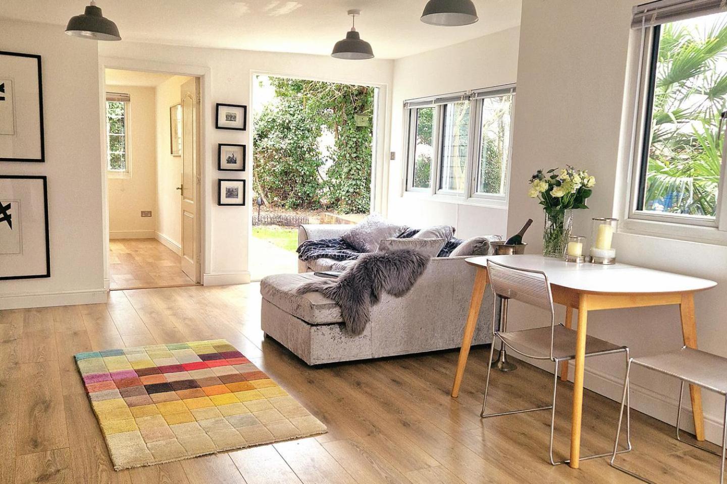 1 Bed Cottage-Museum View-Garden-Free Parking Weybridge Bagian luar foto